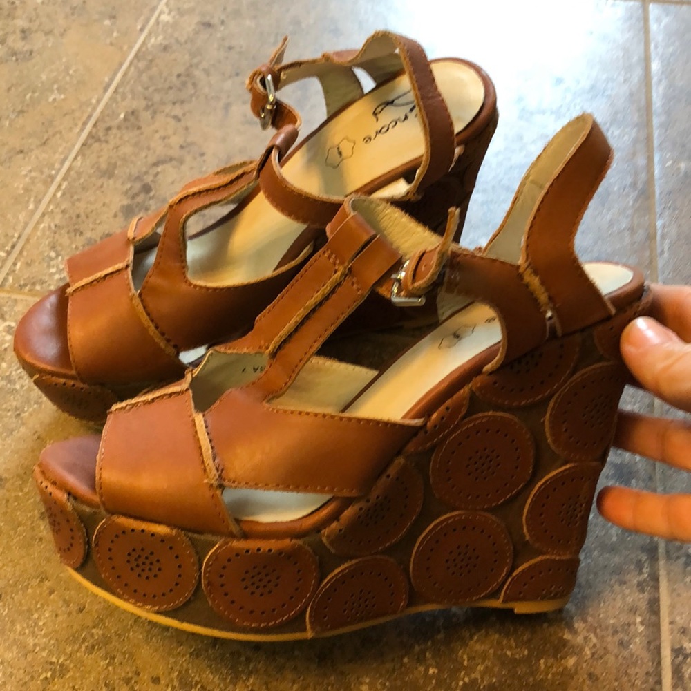 Encore Mimosa Brown Wedges! Size 7!!